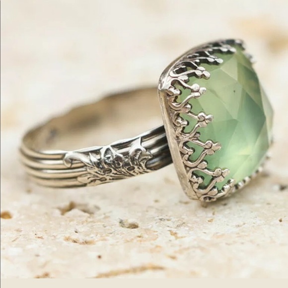 Jewelry - PERIDOT MOONSTONE SILVER RING
